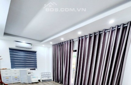 Bán nhà phố Yên Lạc 32m x 5T x 3PN, MT 5,7m giá 6.5 tỷ. ô tô, KD. LH: 0366051369.